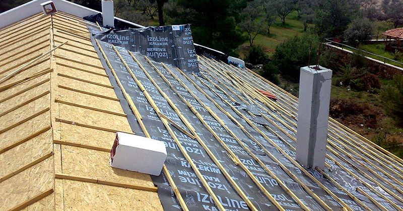 Güzelyalı EPDM Kauçuk Çatı – OSB üzerine serilmiş nefes alan su yalıtım örtüsü ve çıtalama Güzelyalı EPDM Kauçuk Çatı – OSB üzerine serilmiş nefes alan su yalıtım örtüsü ve çıtalama